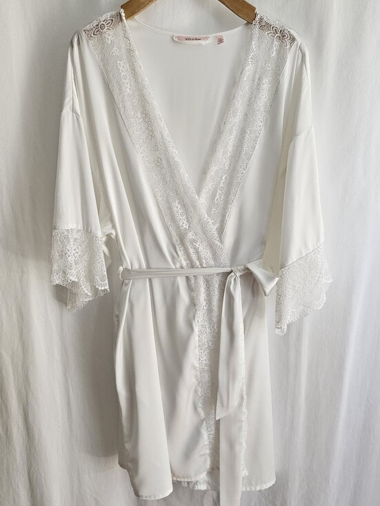 La Vie En Rose Other - La Vie en Rose White Satin Kimono Robe